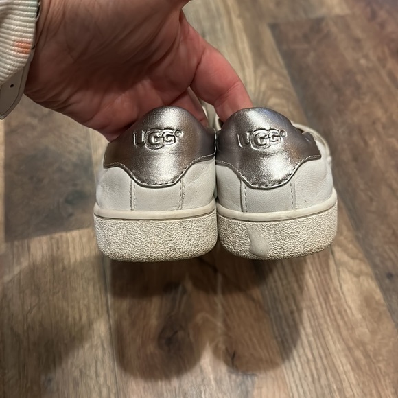 UGG Leather Slip Ons Cas sz 7 - Picture 4 of 9
